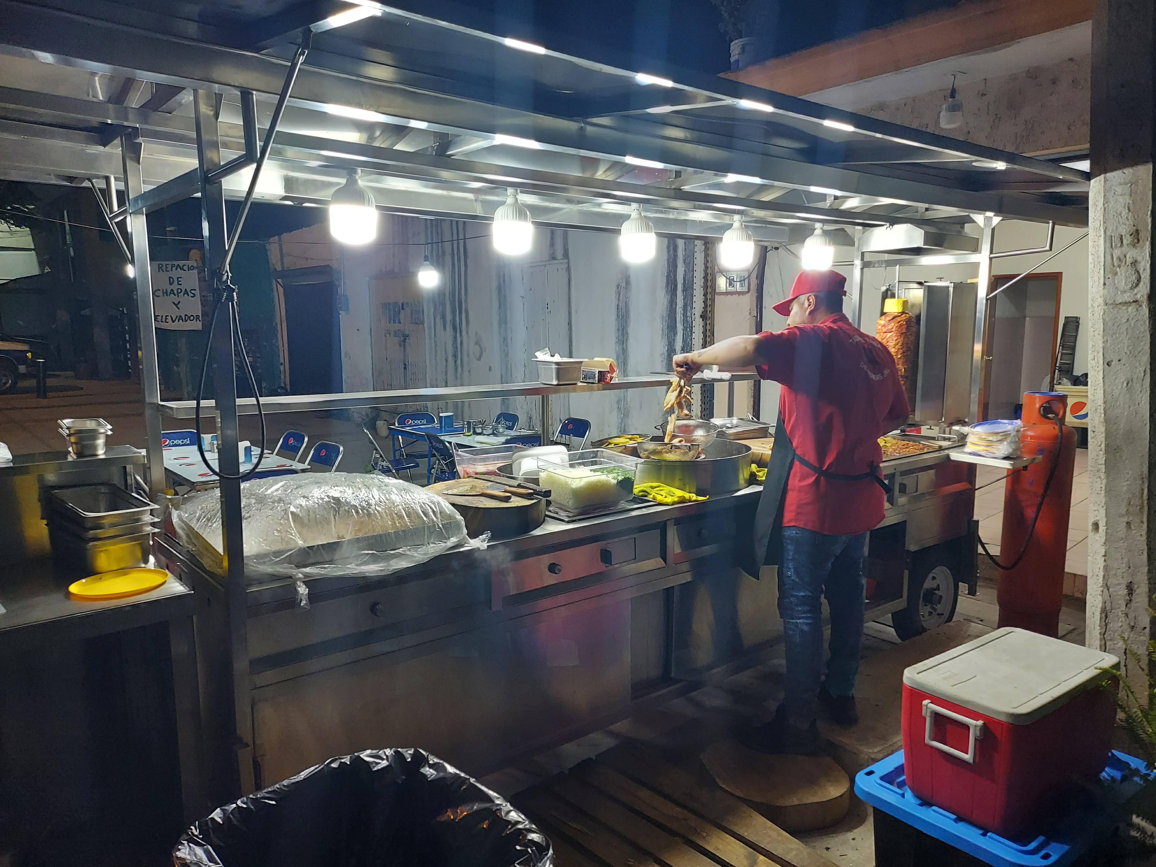 Puesto de tacos en acero inoxidable